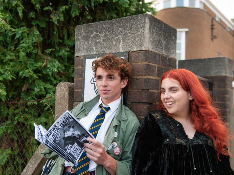 Laurie Kynaston and Beanie Feldstein in How to Build a Girl