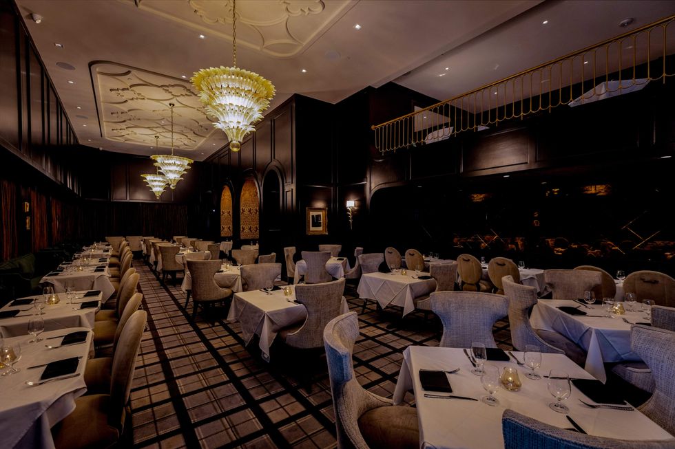 Leo's River Oaks interior