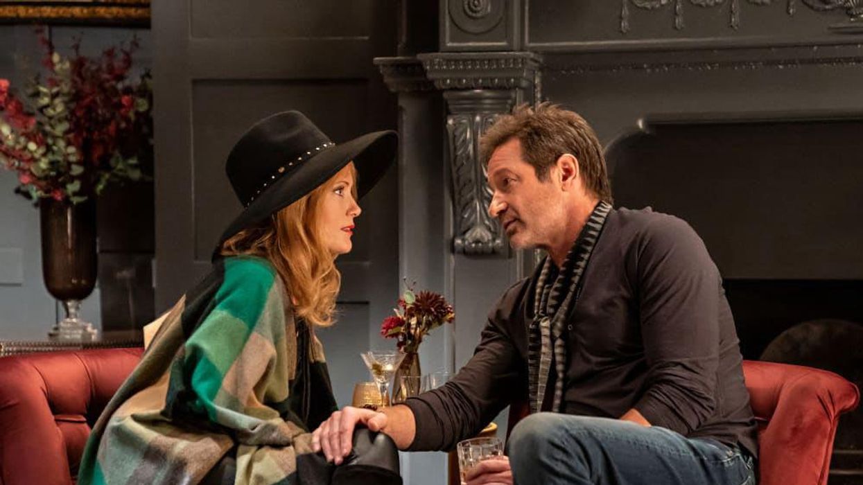 Leslie Mann and David Duchovny in The Bubble.