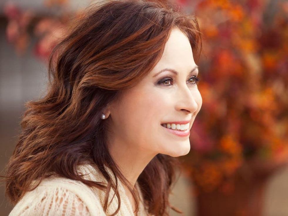 Linda Eder, head shot