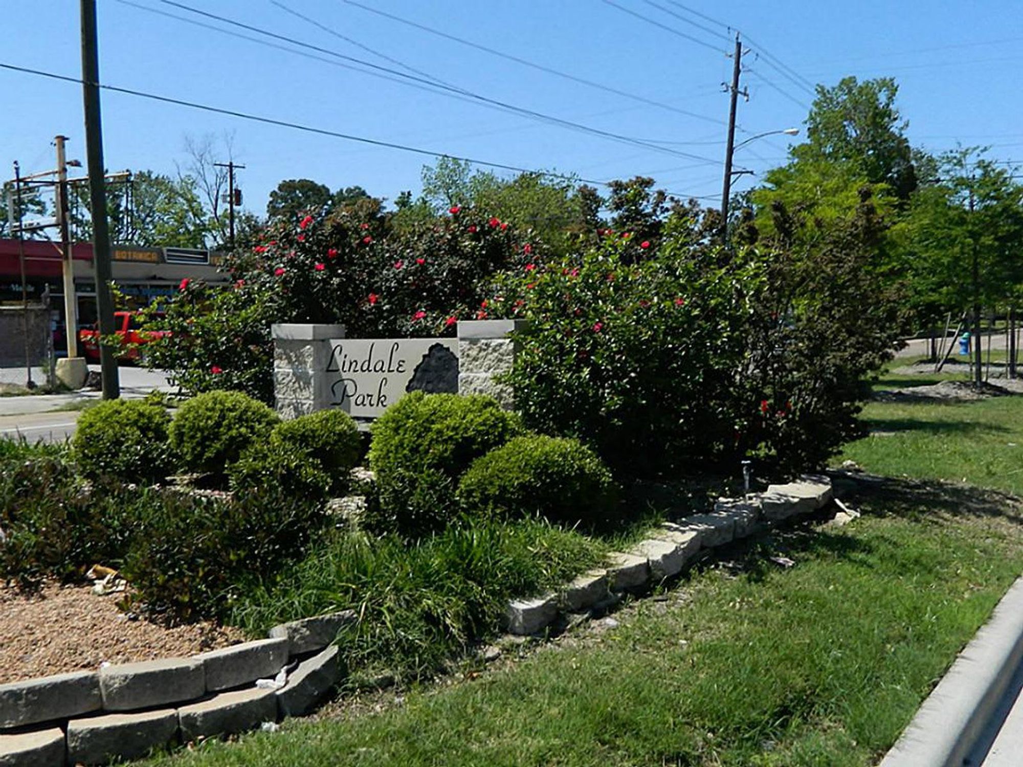 Lindale Park sign in entrance to neighborhood