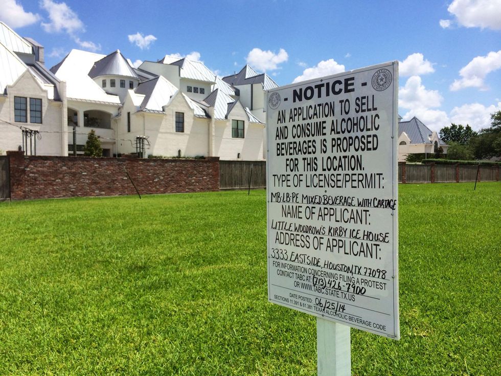 Little Woodrow's opens new bar next to Bammel Park town houses