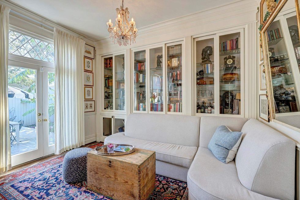 Living room of 200 Westmoreland Street