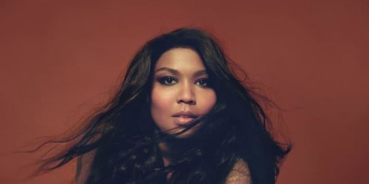 Lizzo namedrops her favorite Houston restaurants, backs abortion rights and  voting at homecoming show