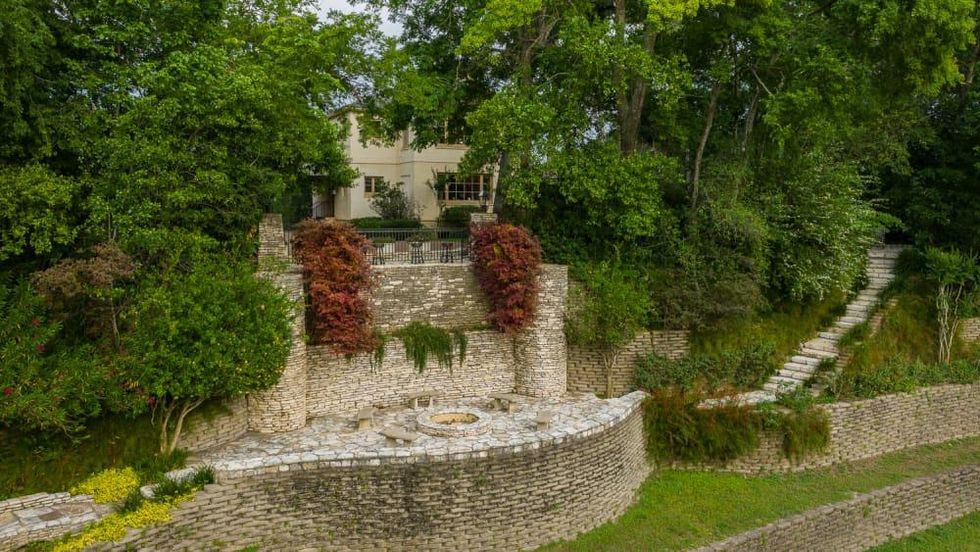 Lodge in Hunters Creek Houston