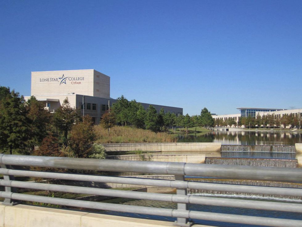 Lone Star College Cy-Fair, campus, bridge