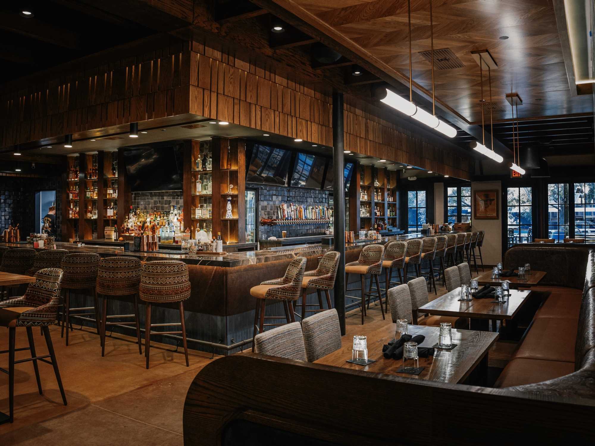 Long Weekend restaurant bar
