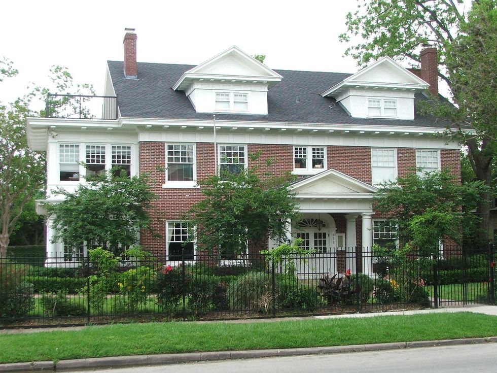 Lovett Manor before demolition 411 Lovett Blvd. a bit blurry