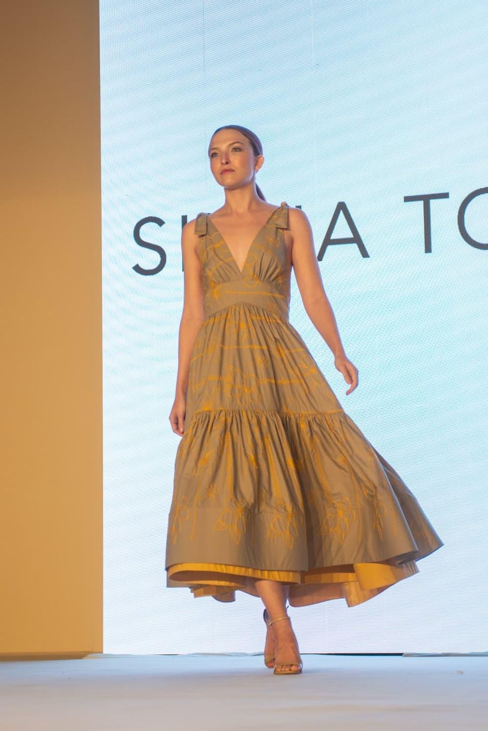 LWI Houston 2021 fashion show luncheon model on rinway