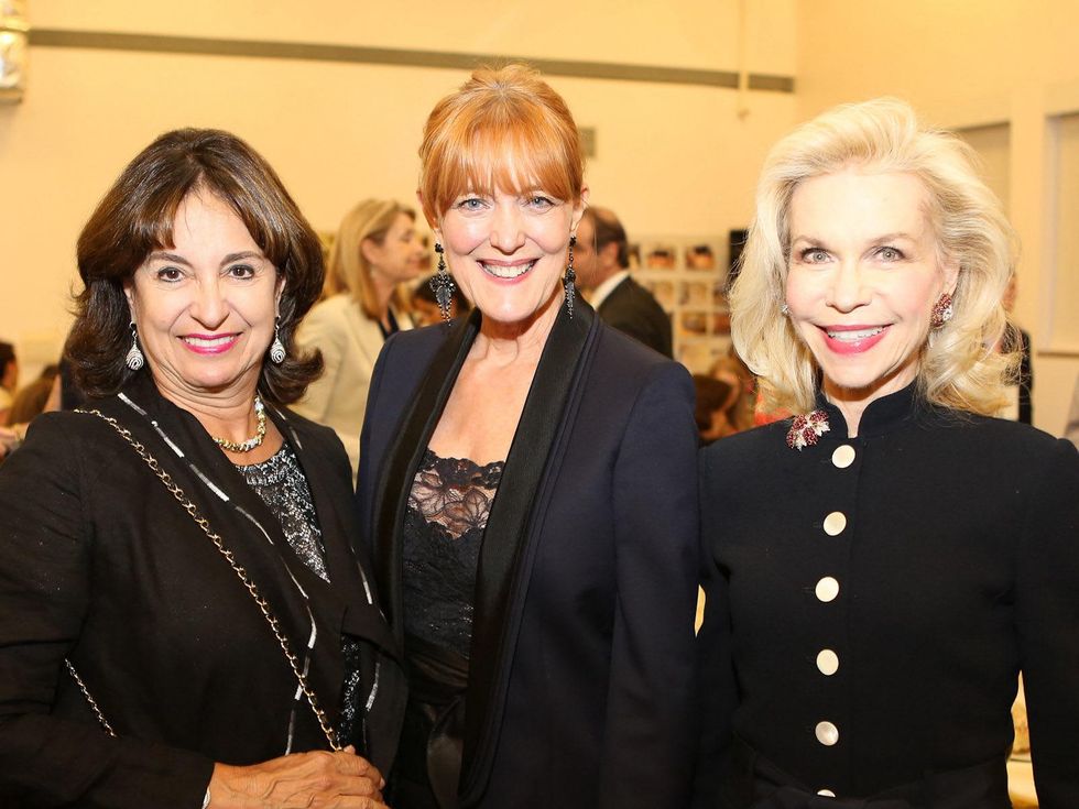 Mady Kades, from left, Gracie Cavnar and Lynn Wyatt at the Alley Theatre CenterStage Dinner