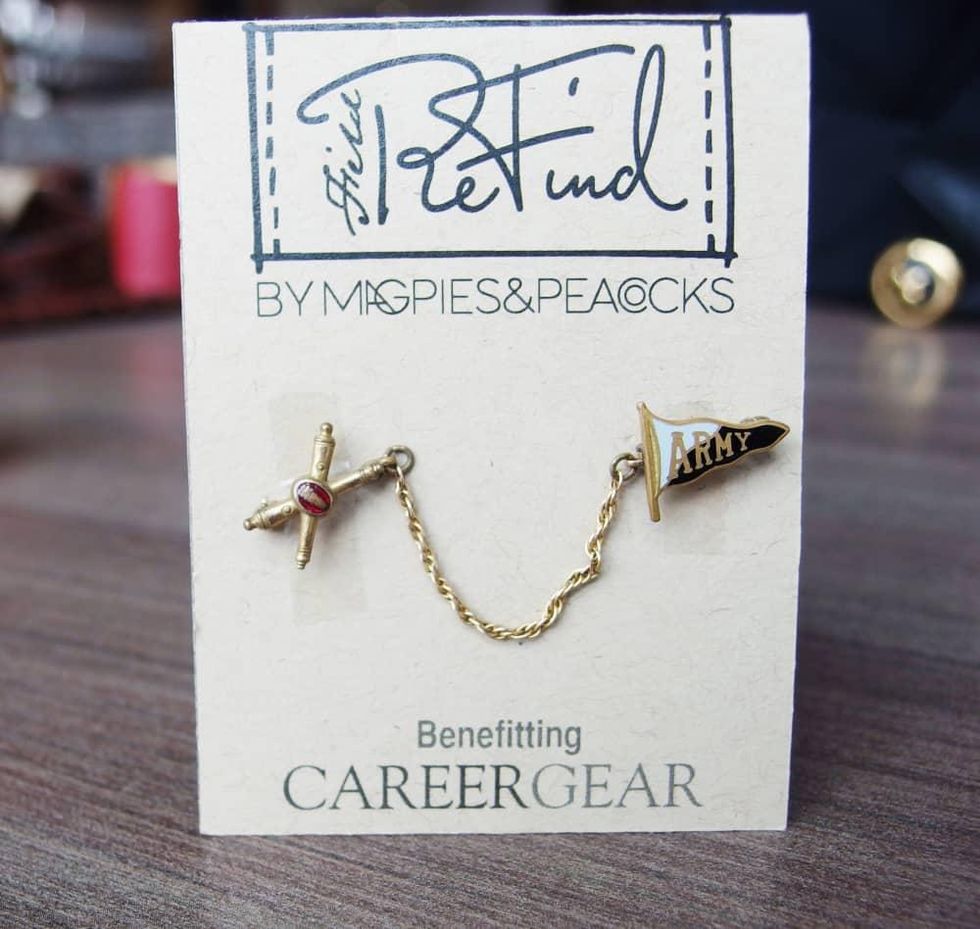 Magpies and Peacocks tie pin