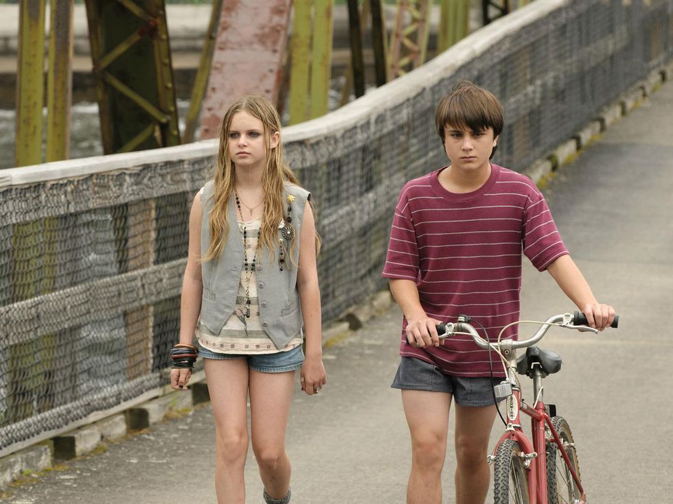 Maika Monroe and Gattlin Griffith in Labor Day