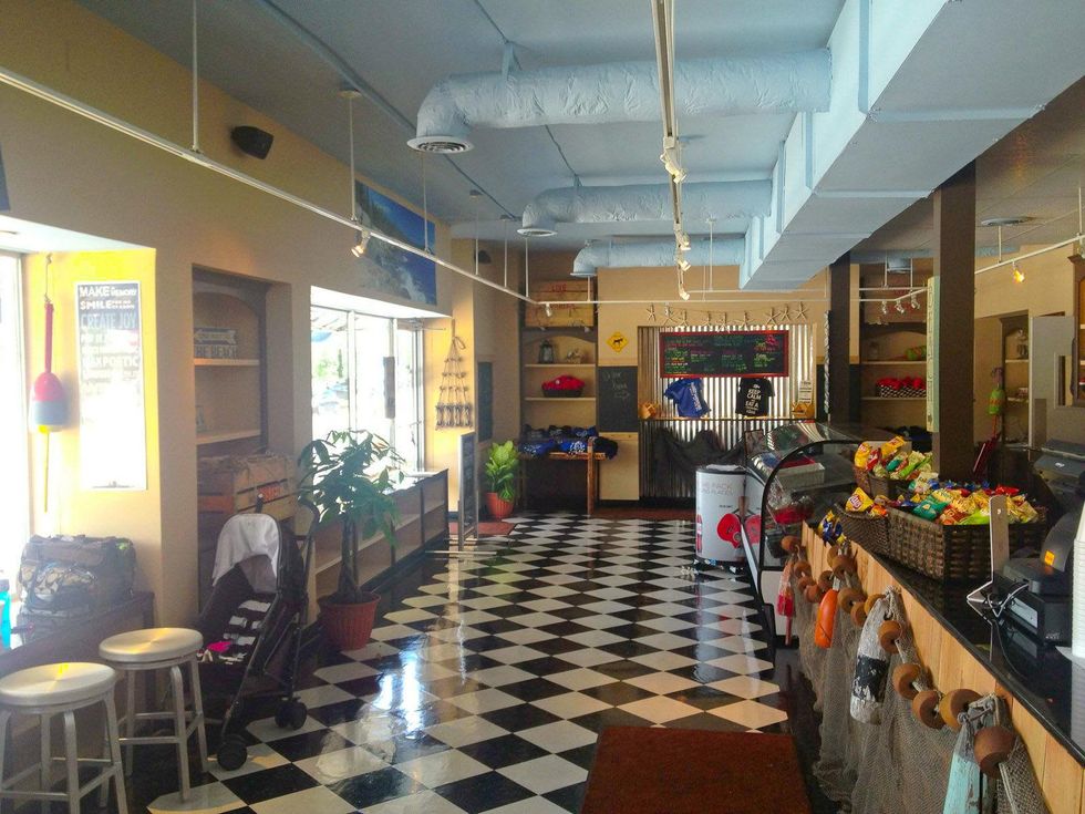 Maine-ly Sandwiches Houston August 2013 restaurant interior