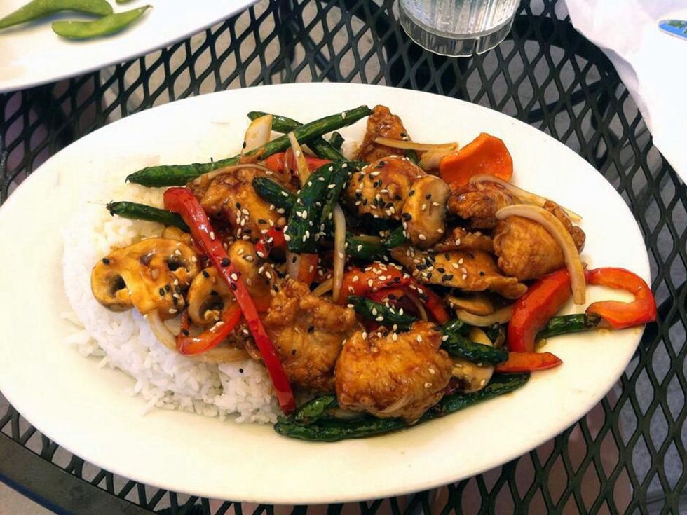 Mama Fu's sesame chicken with vegetables