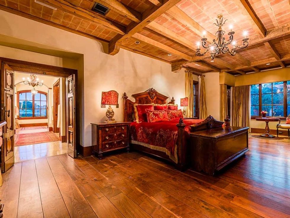 Mandola's estate in Austin master bed