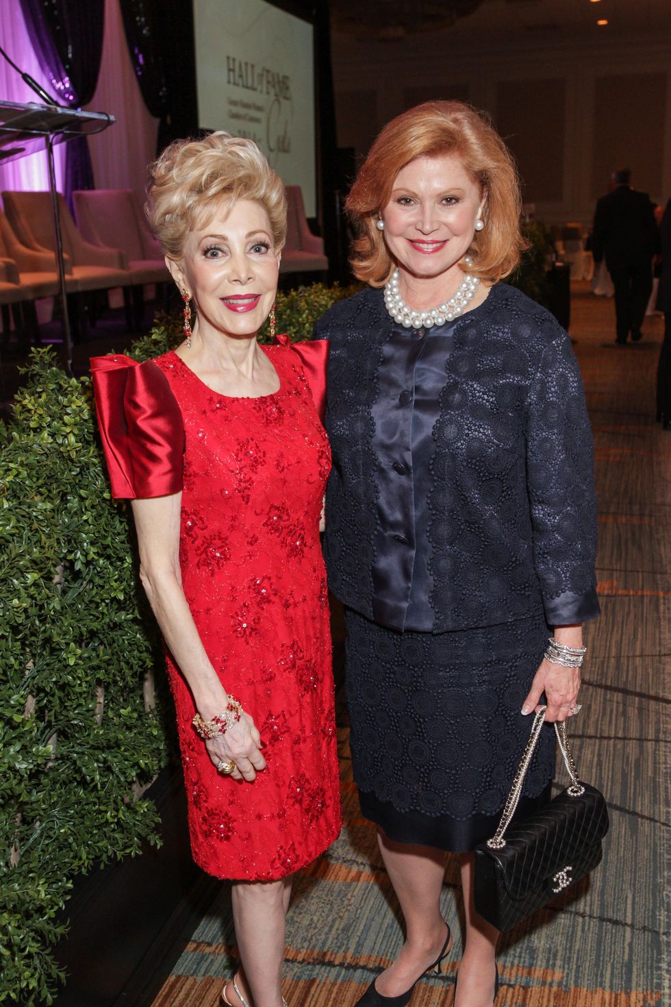 Margaret Alkek Williams, left, and Jan Duncan at the Women's Chamber of Commerce Hall of Fame Gala December 2014