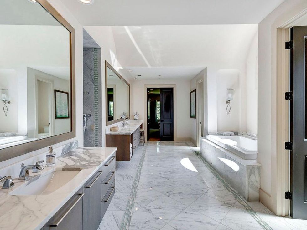 Master bath at 3417 Villanova in Dallas