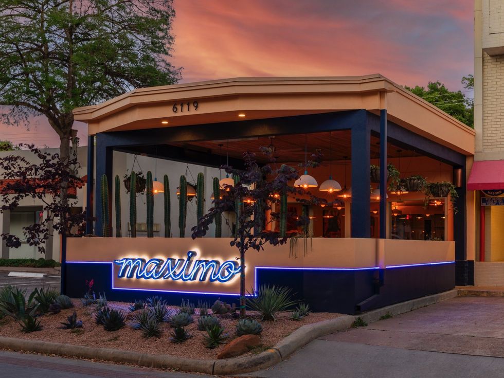 Maximo restaurant exterior