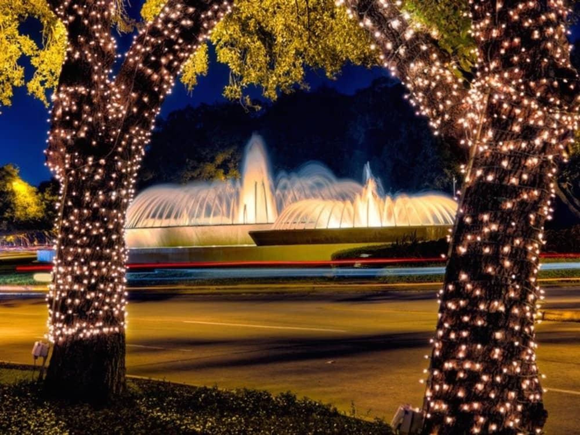 Mecom Fountain at night