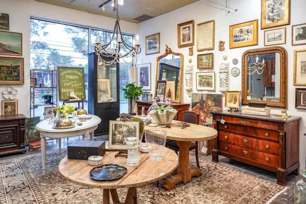 Memorial Antiques and Interiors Laurier Blanc