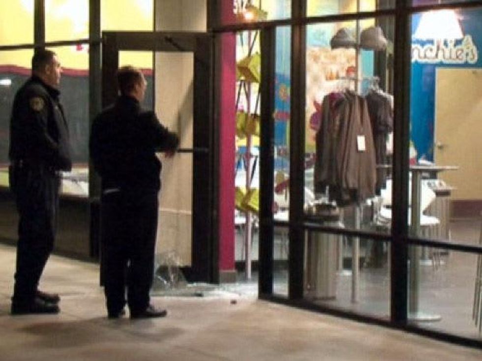 Menchie's, break in, March 2013