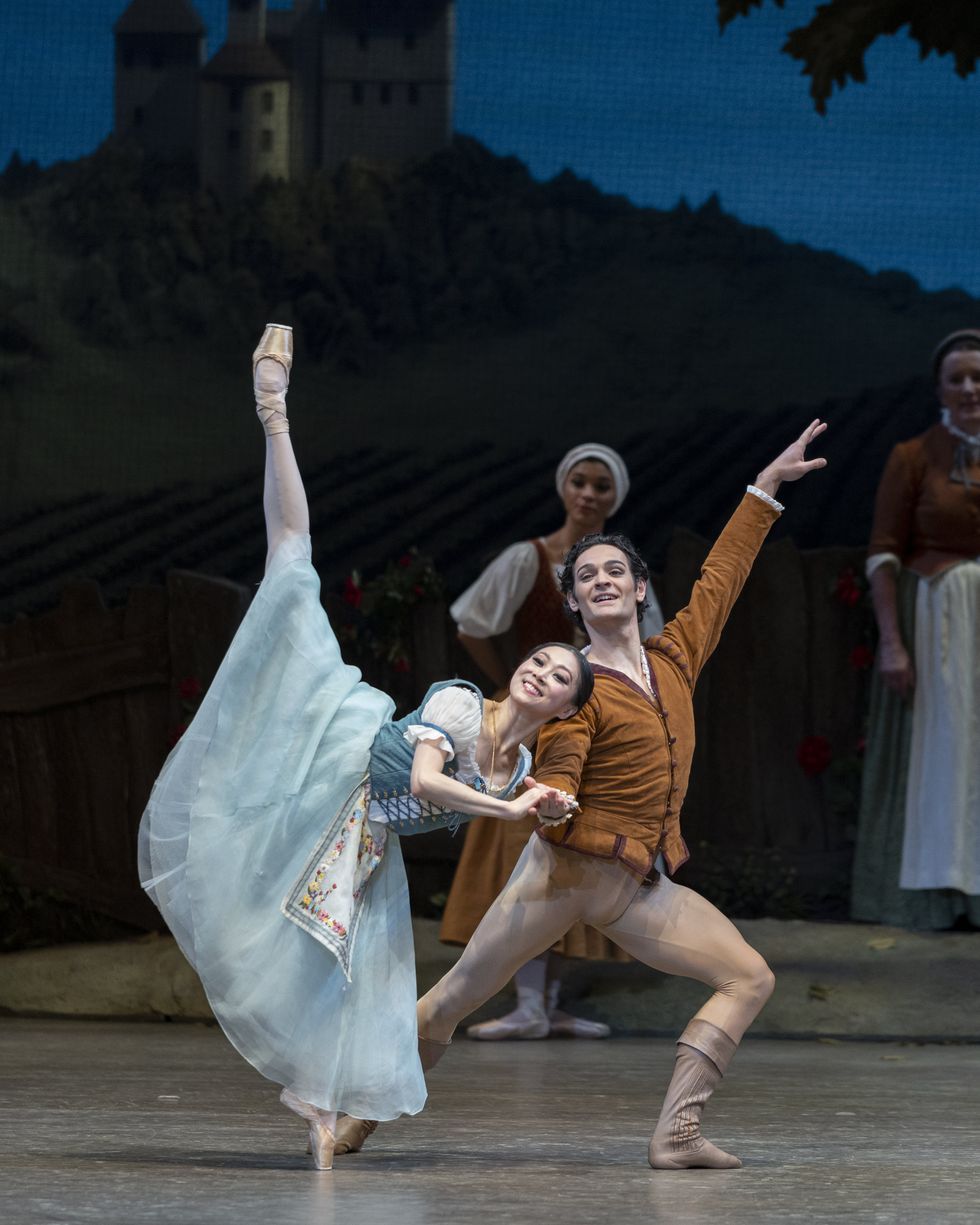 Misa Kuranaga and Angelo Greco in Helgi Tomasson's Giselle.