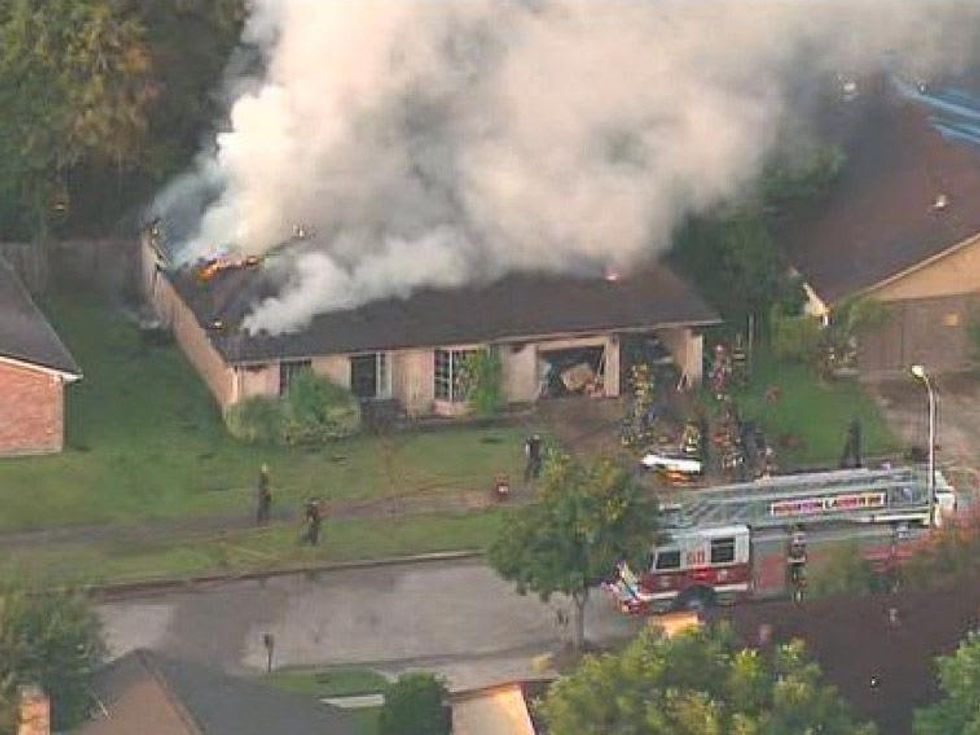 Missouri City house fire with firemen July 2013 RUN FLAT