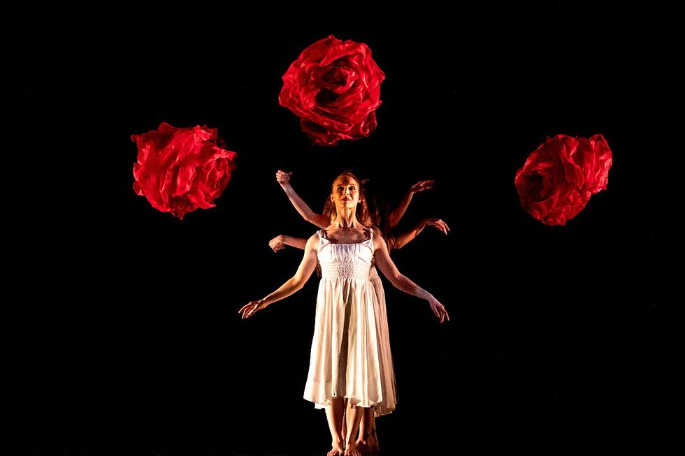 MOMIX Alice woman