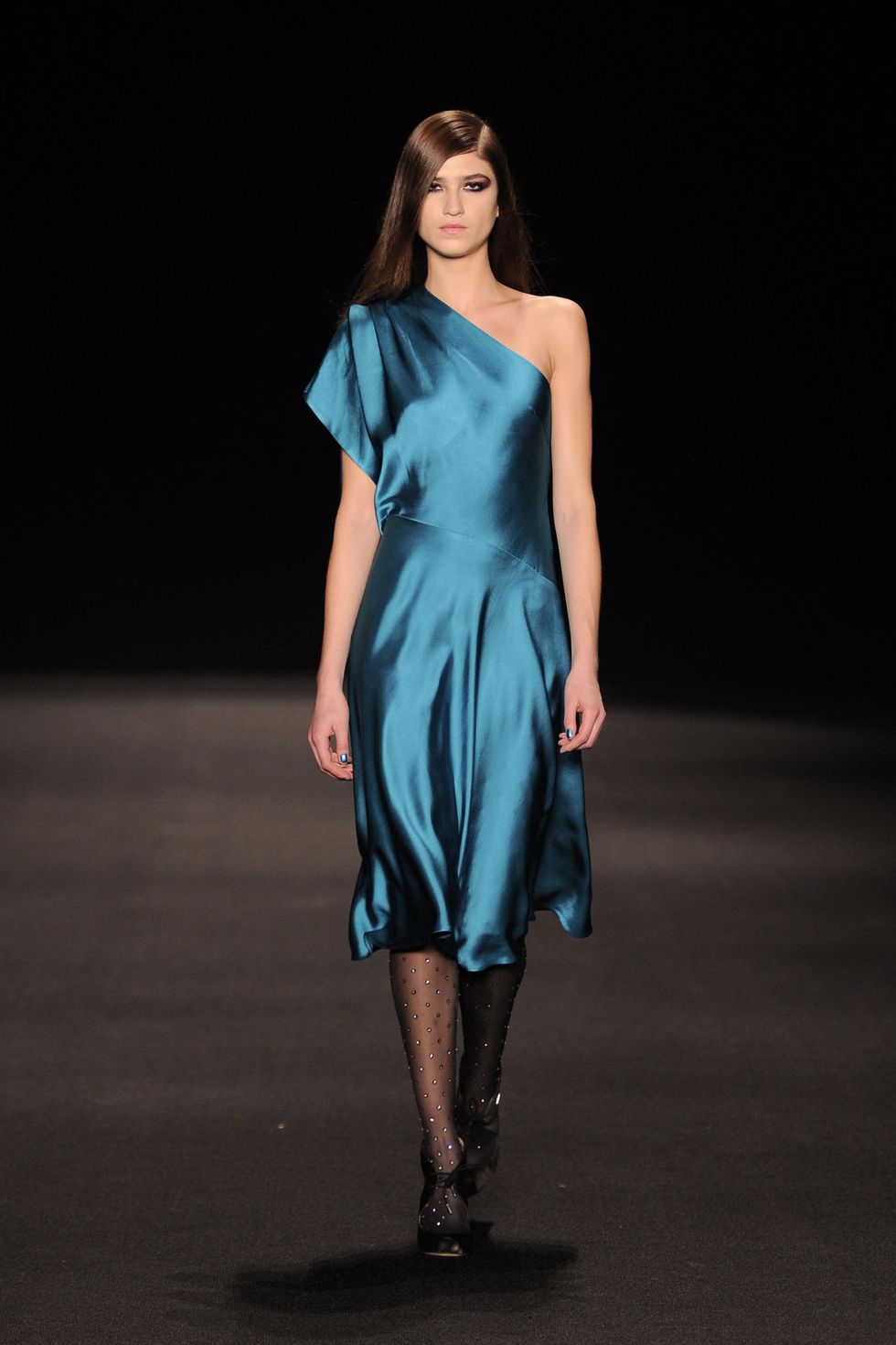 Monique Lhuillier satin dress fall 2015 collection