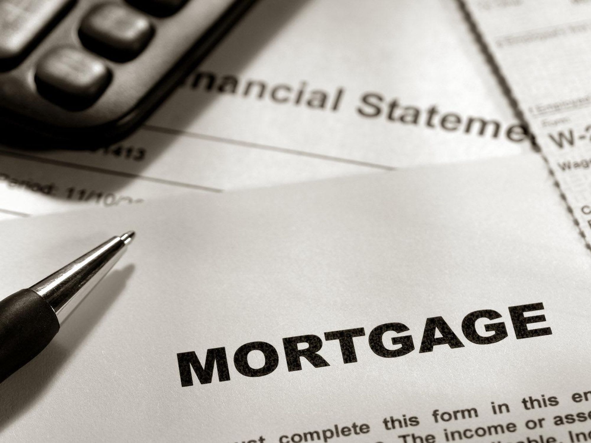 mortgage rates with pen and calculator