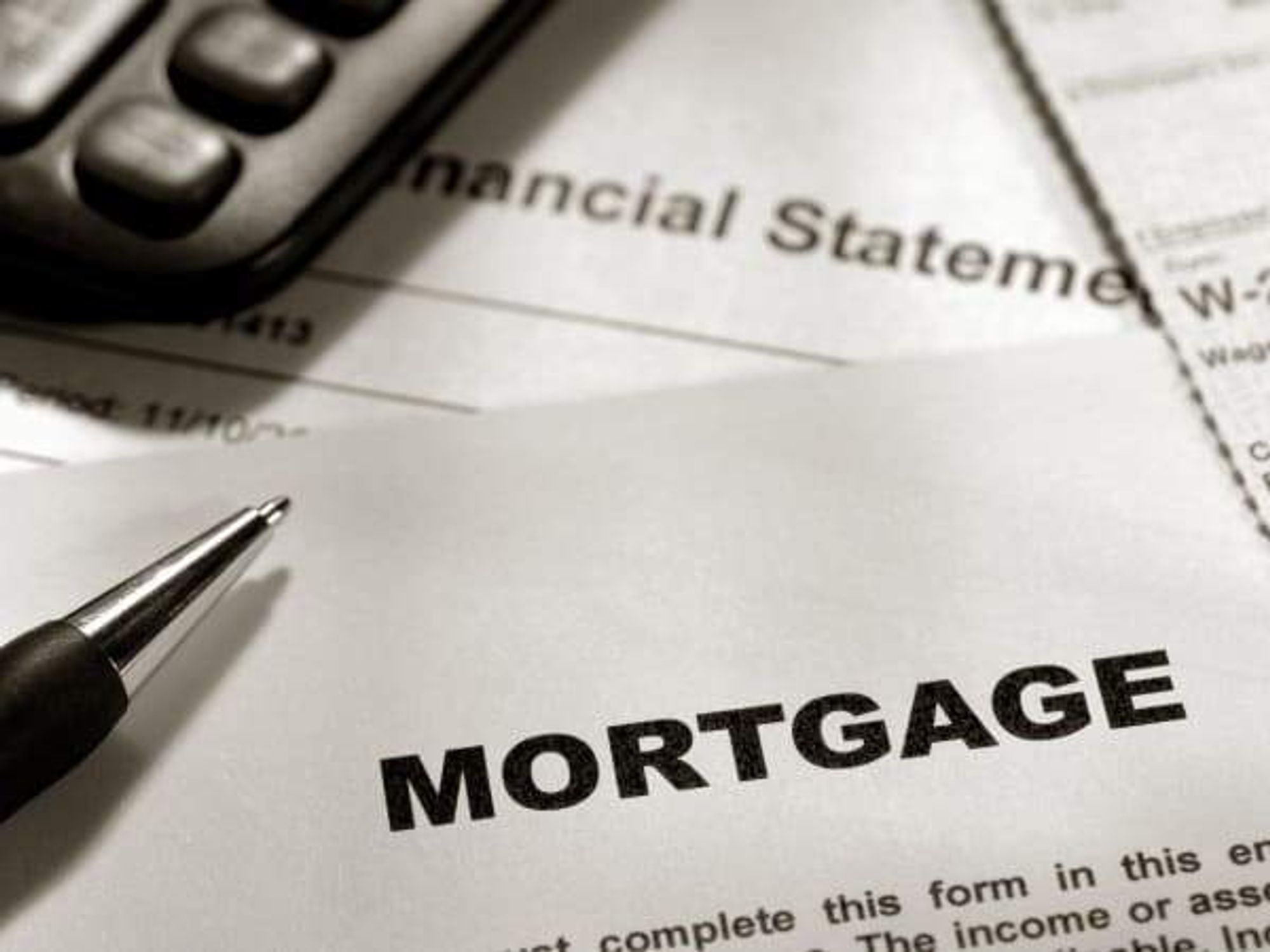 mortgage rates with pen and calculator