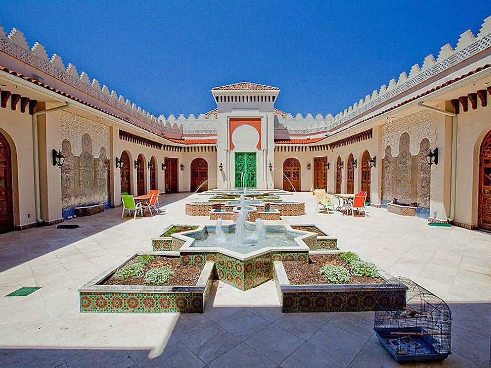 most expensive rentals Houston 4 W. Rivercrest Drive internal courtyard with fountains