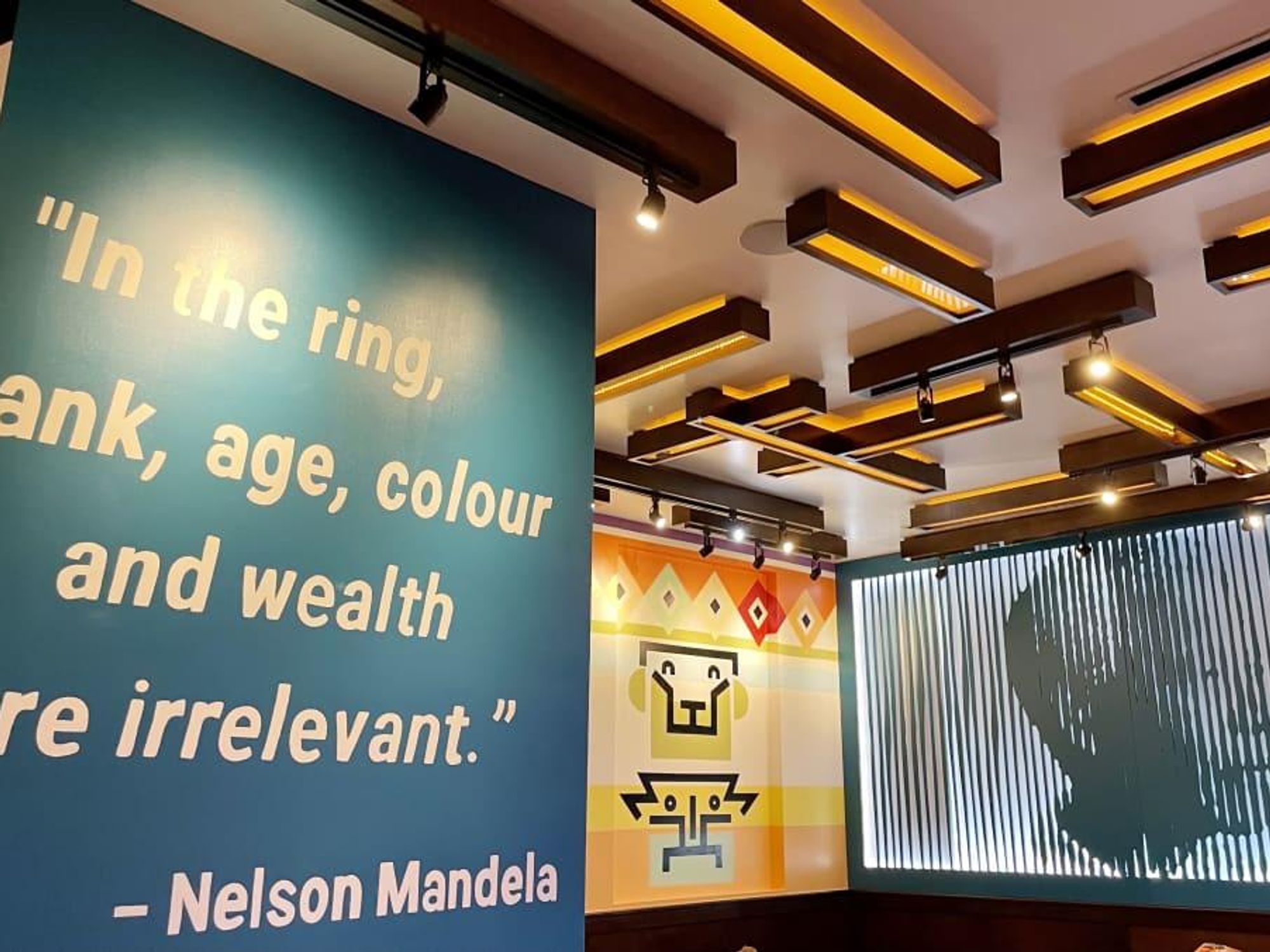 Mozambik restaurant Galleria interior