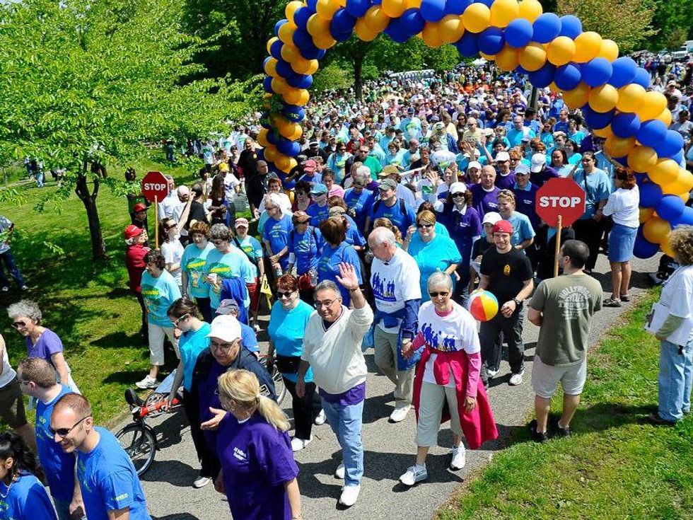 NAMIWalks mental health walk with walkers and balloons