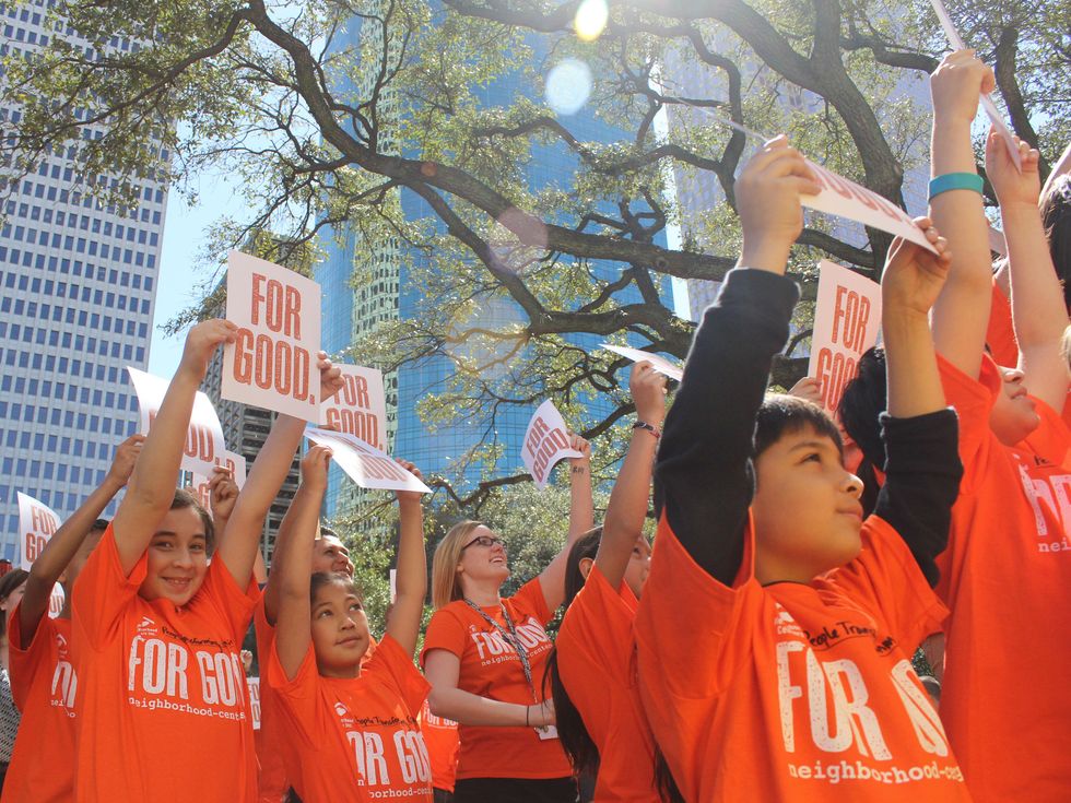 Neighborhood Centers_For Good_volunteer