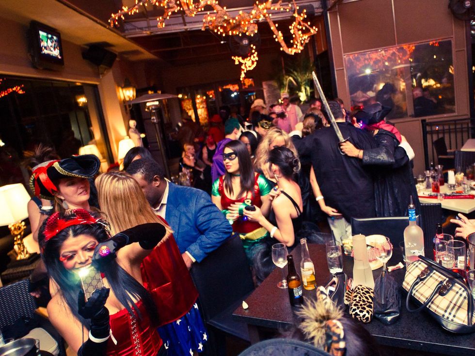 News_16_ZaZa_Halloween party_October 2011_Crowd_venue