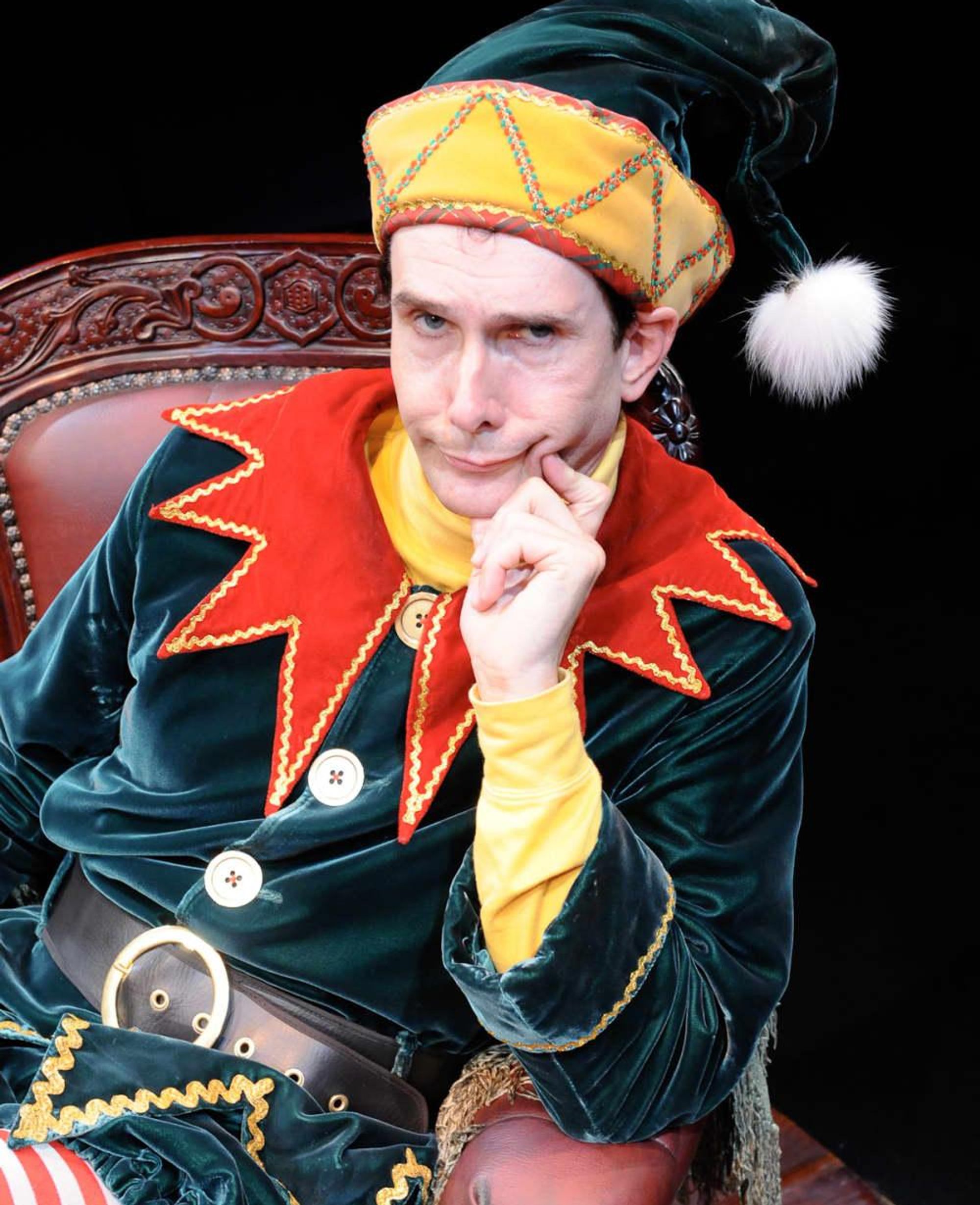 News_Alley Theatre_The Santaland Diaries_Todd Waite_as Crumpet