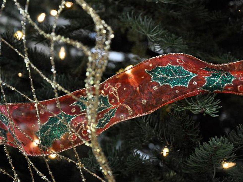 News_Amber Ambrose_Christmas tree_Closeup