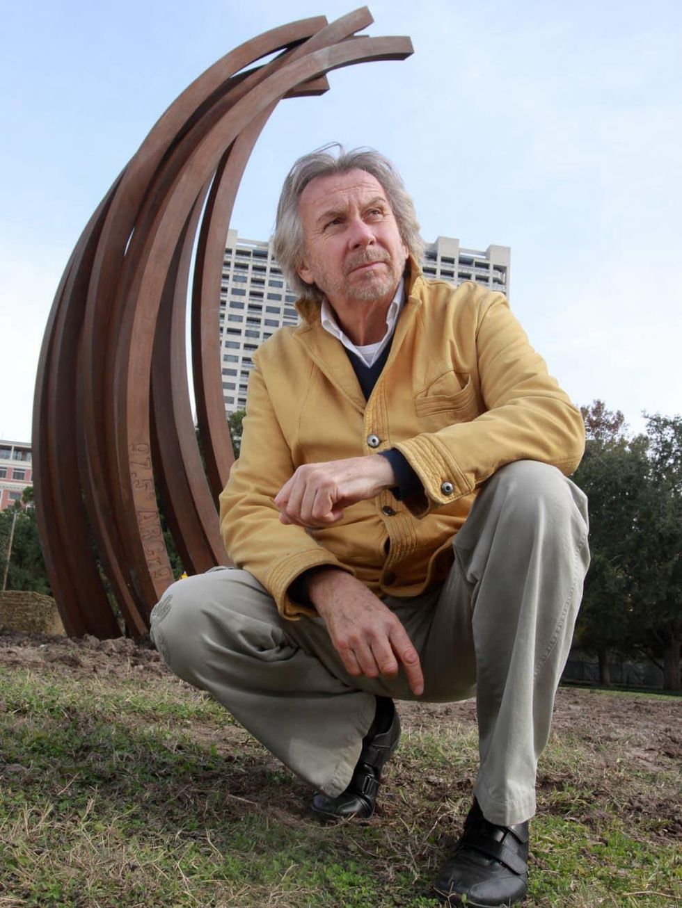 News_Bernar Venet_sculpture_posed