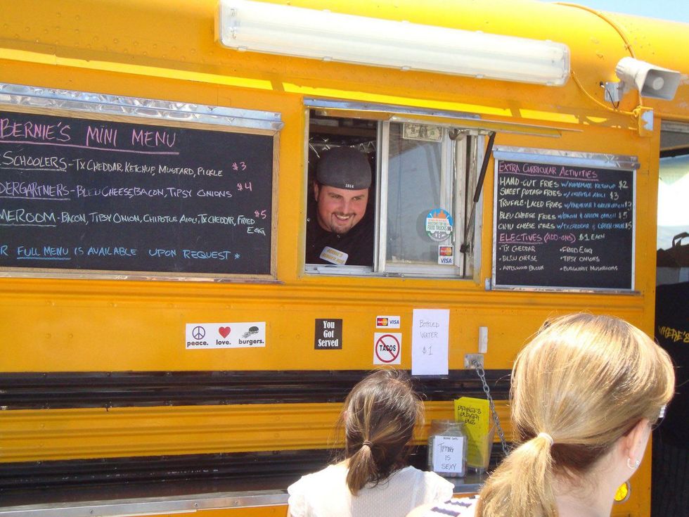 News_Bernie's Burger Bus_food truck