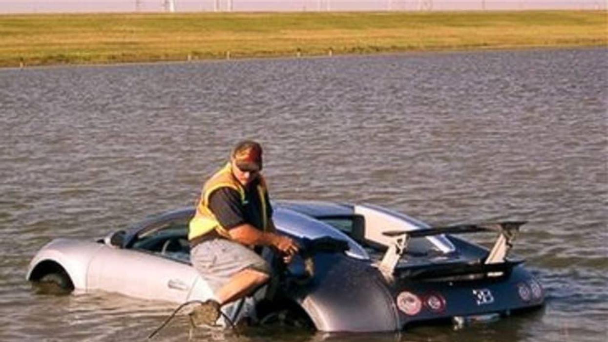 News_Bugatti_in_lagoon