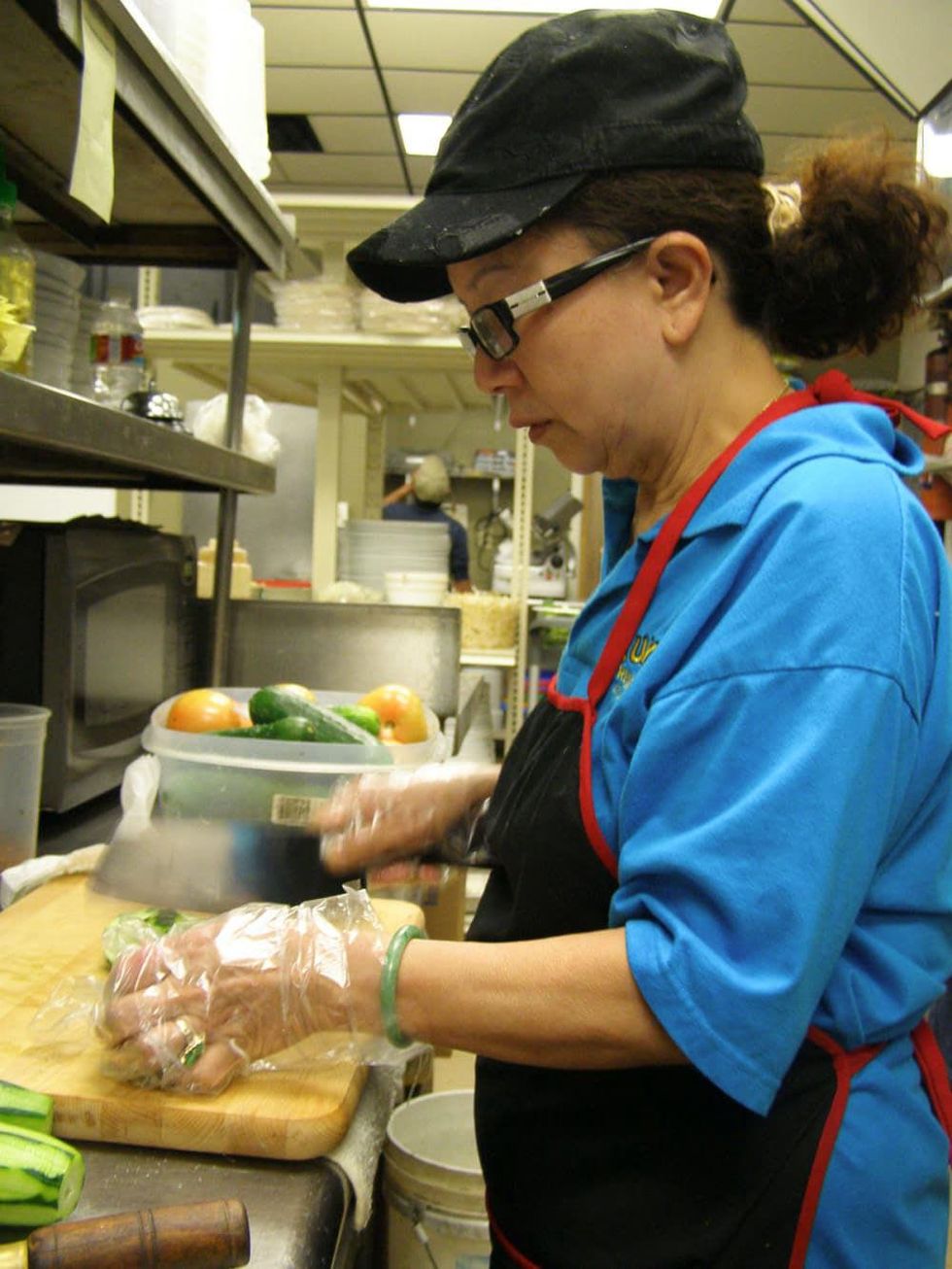 News_Carol Rust_Huynh_Van Bui_mom_head cook