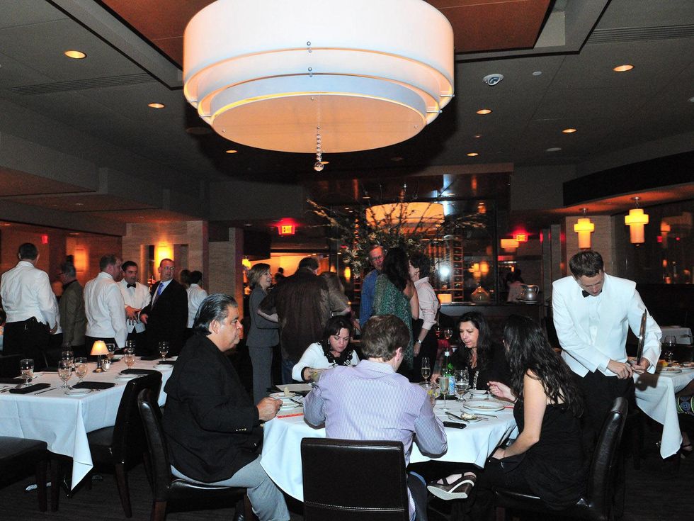 News_Eddie V's_crowd