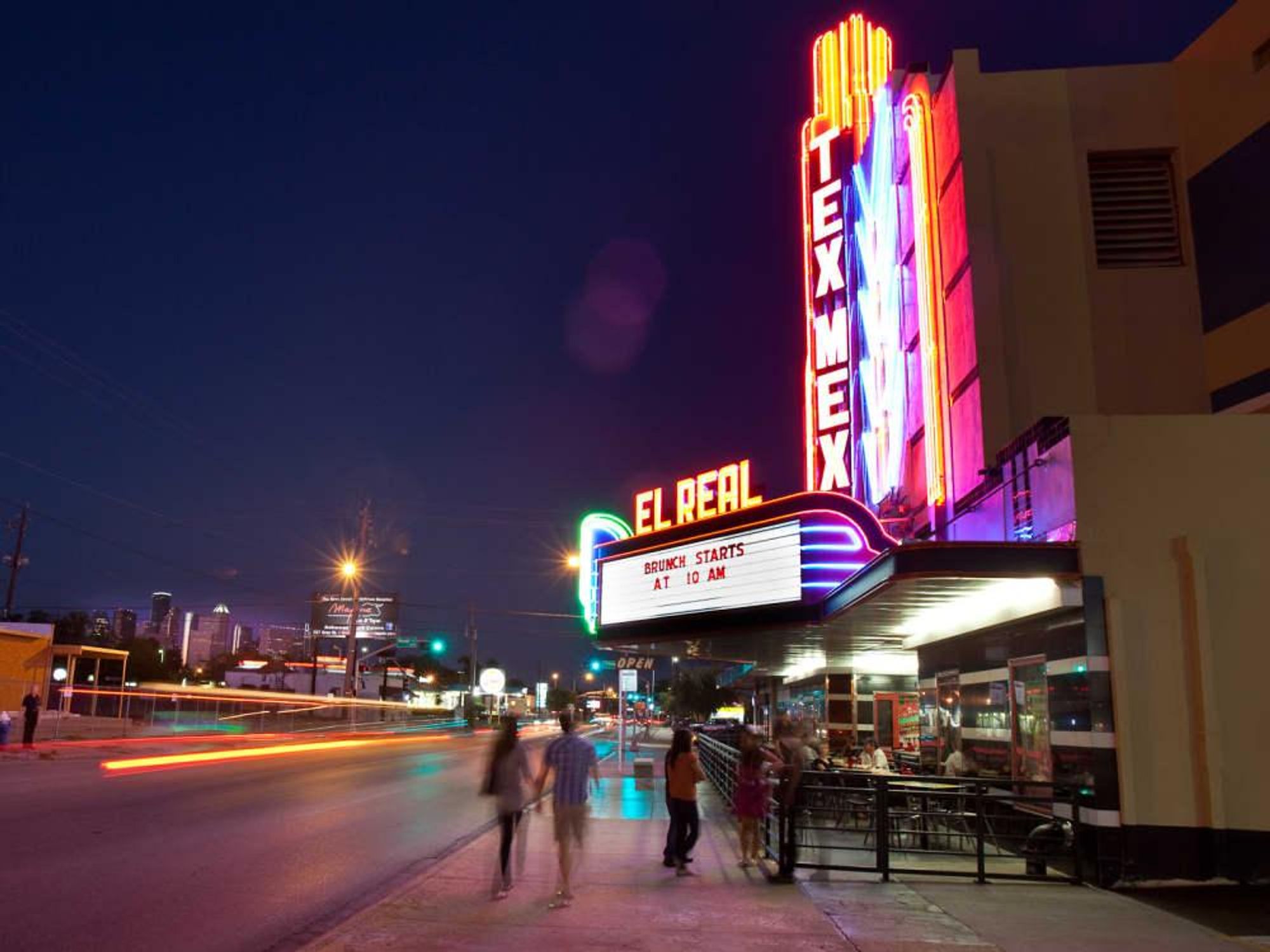 News_El Real Tex-Mex Cafe_night, sign