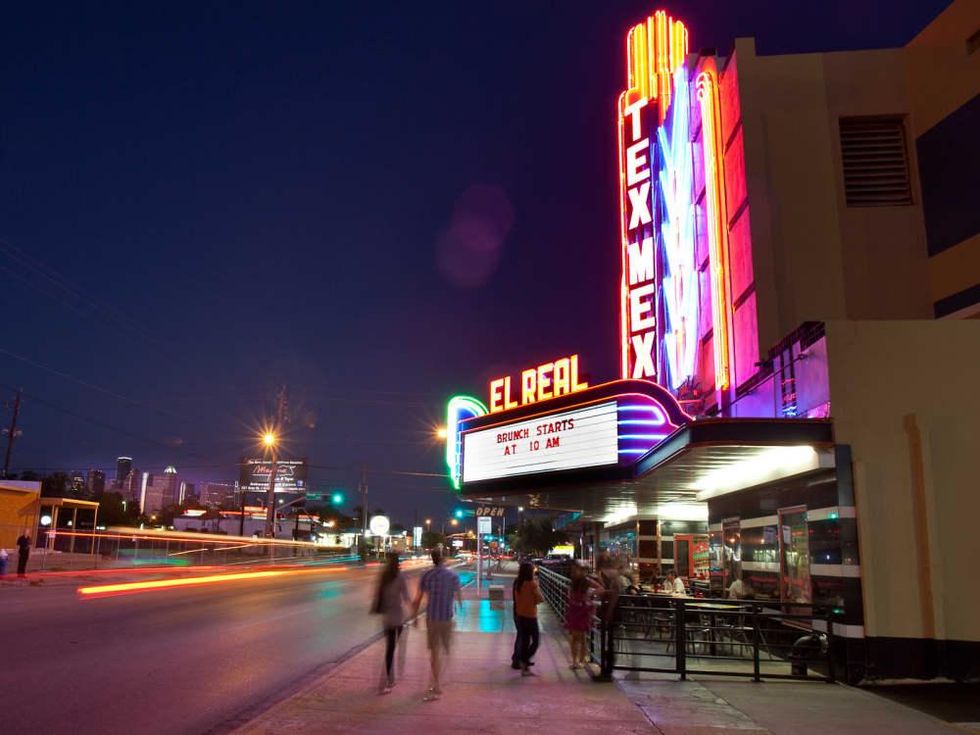 News_El Real Tex-Mex Cafe_night, sign
