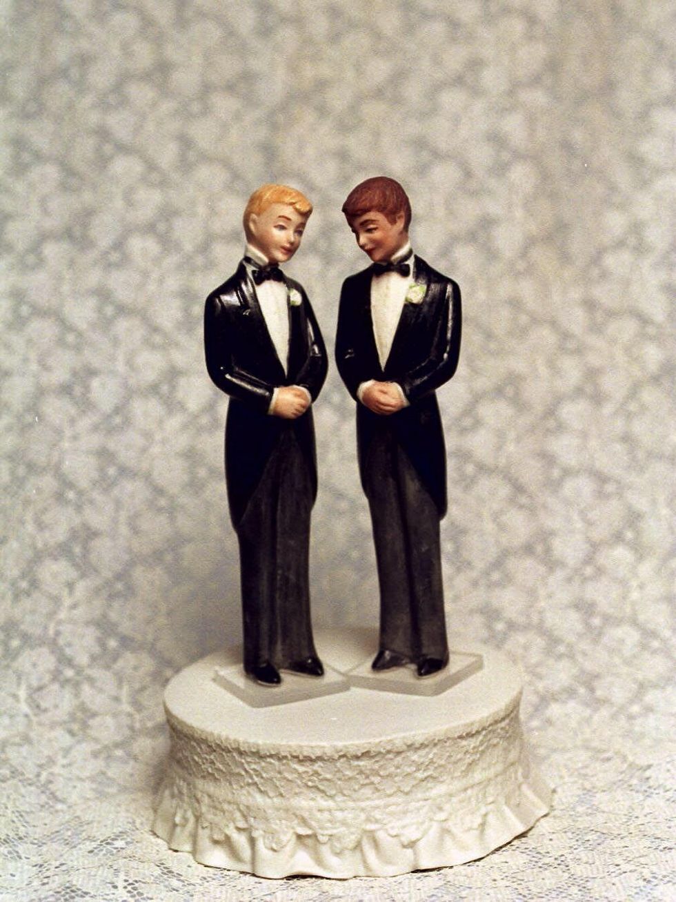 News_gay marriage_gay cake topper