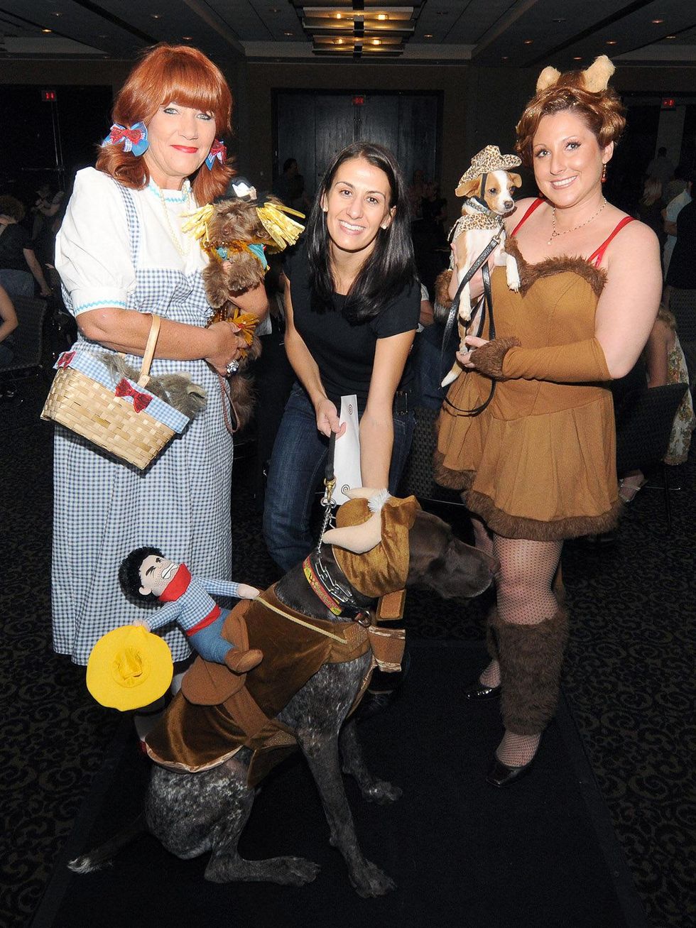 News_Howl_O-Ween_Toto_Rodeo Dog_Lion Tamer
