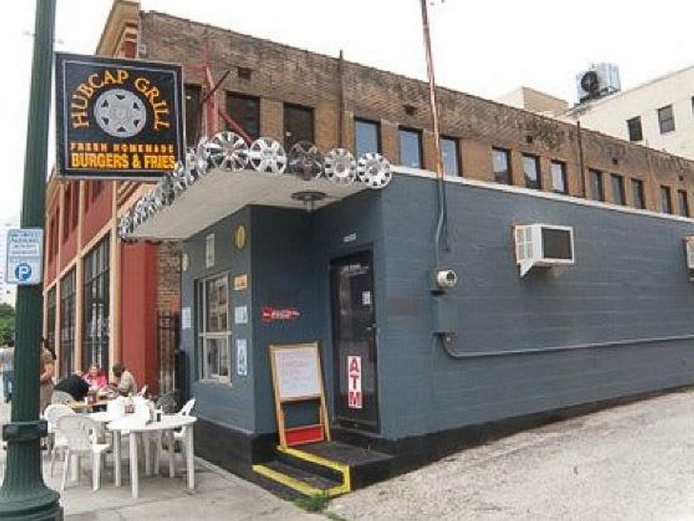 Hubcap Grill jumps into the Heights burger wars with a beer garden