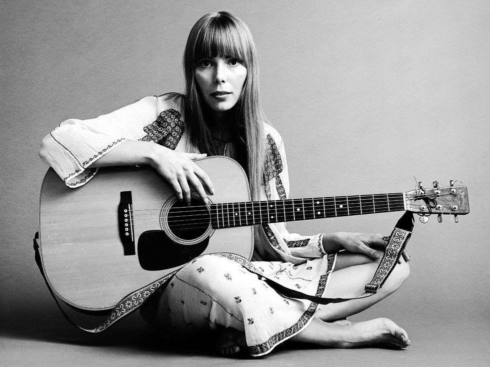 News_Joni Mitchell_guitar