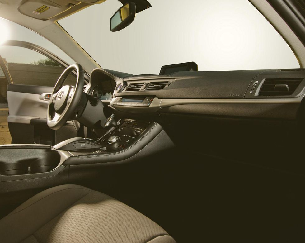 News_June13_LexusCT200h